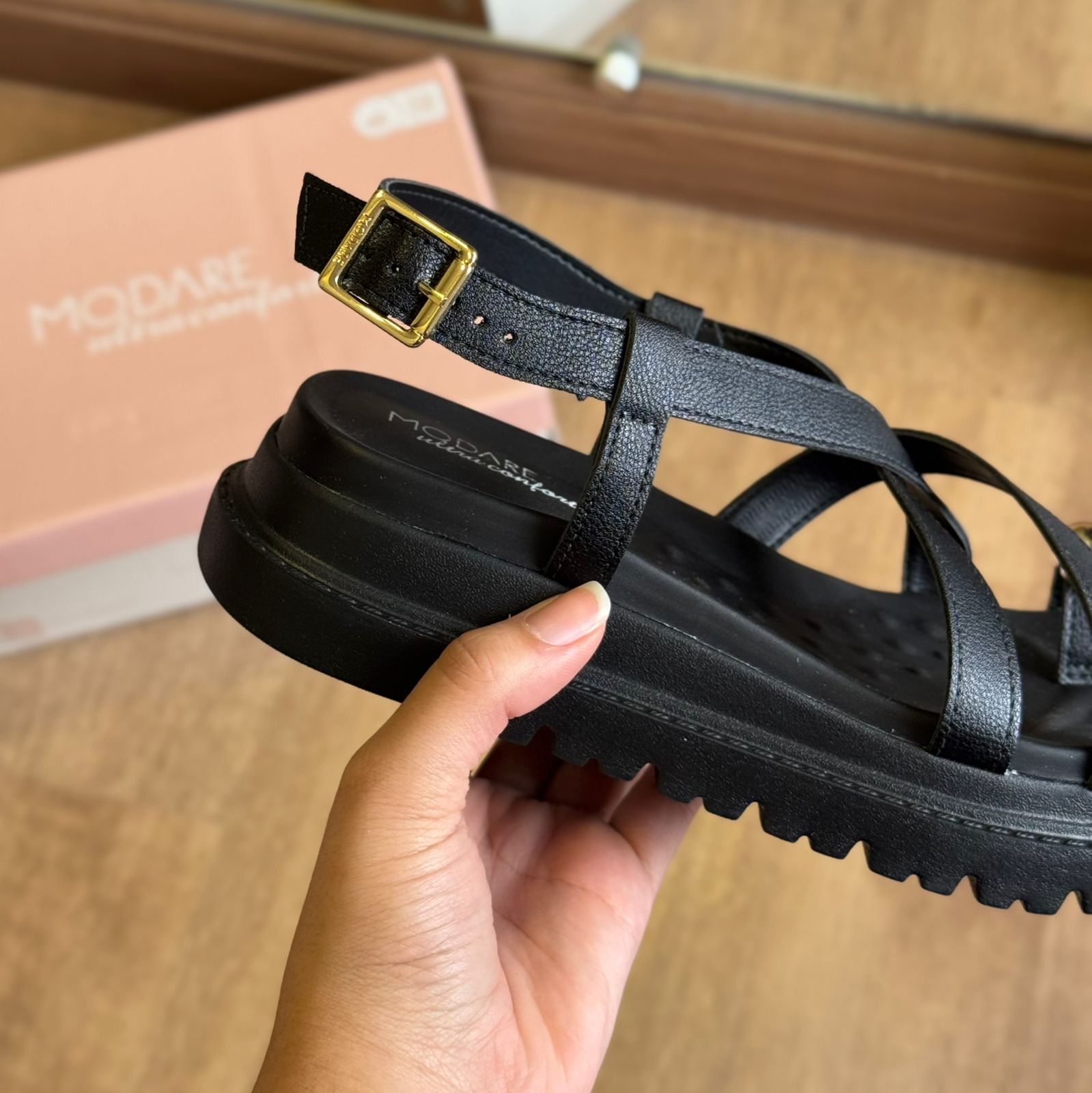 Sandália Modare Detalhe Dourado no Dedo 7200.107