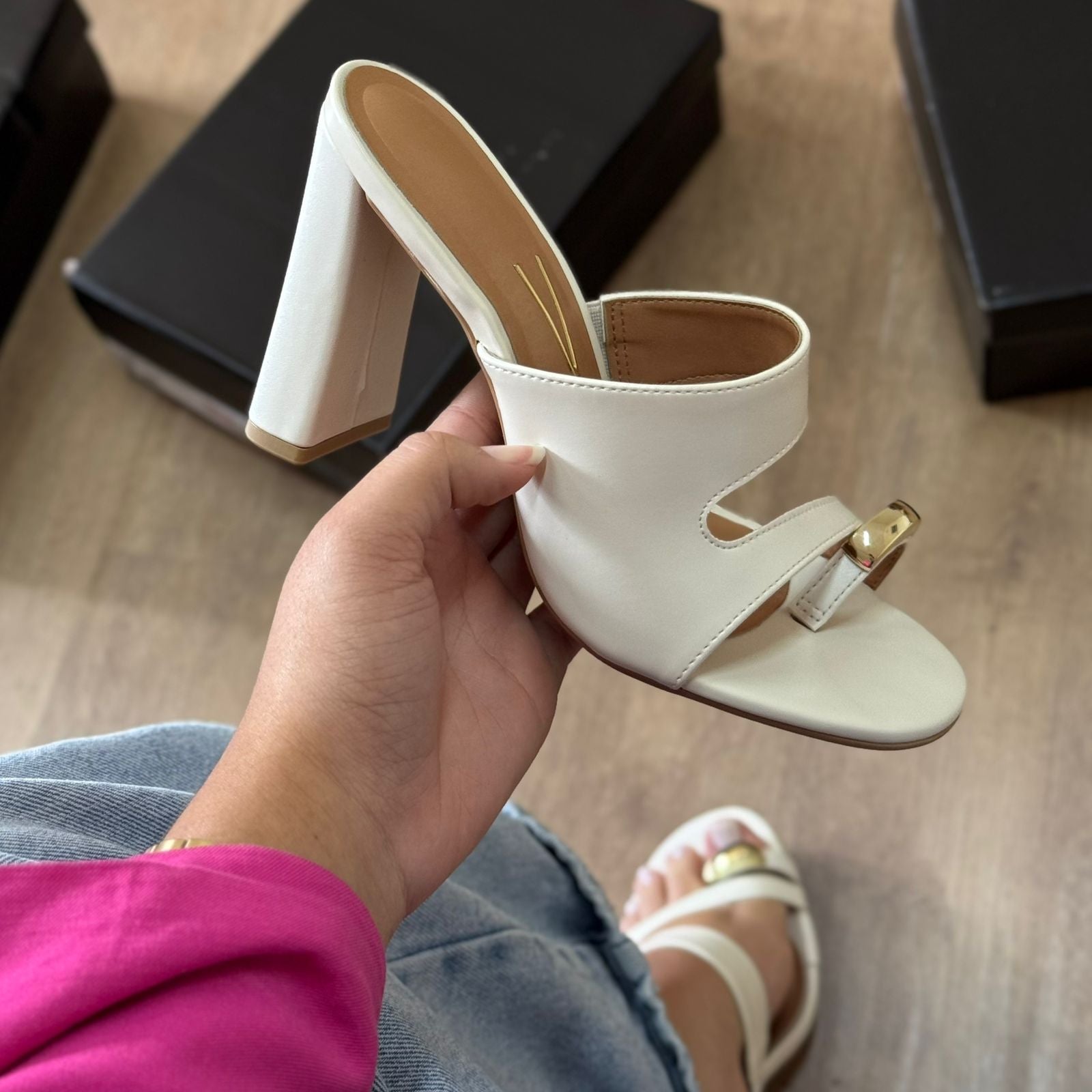 Salto Vizzano Bloco Detalhe Dourado no Dedo 6550.101