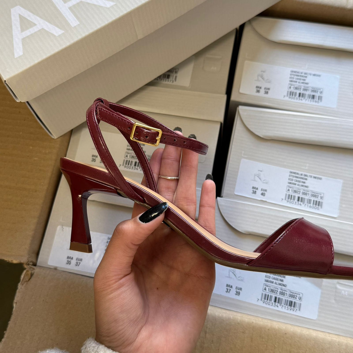 Sandália Salto Arezzo Livre e Solto A139220001