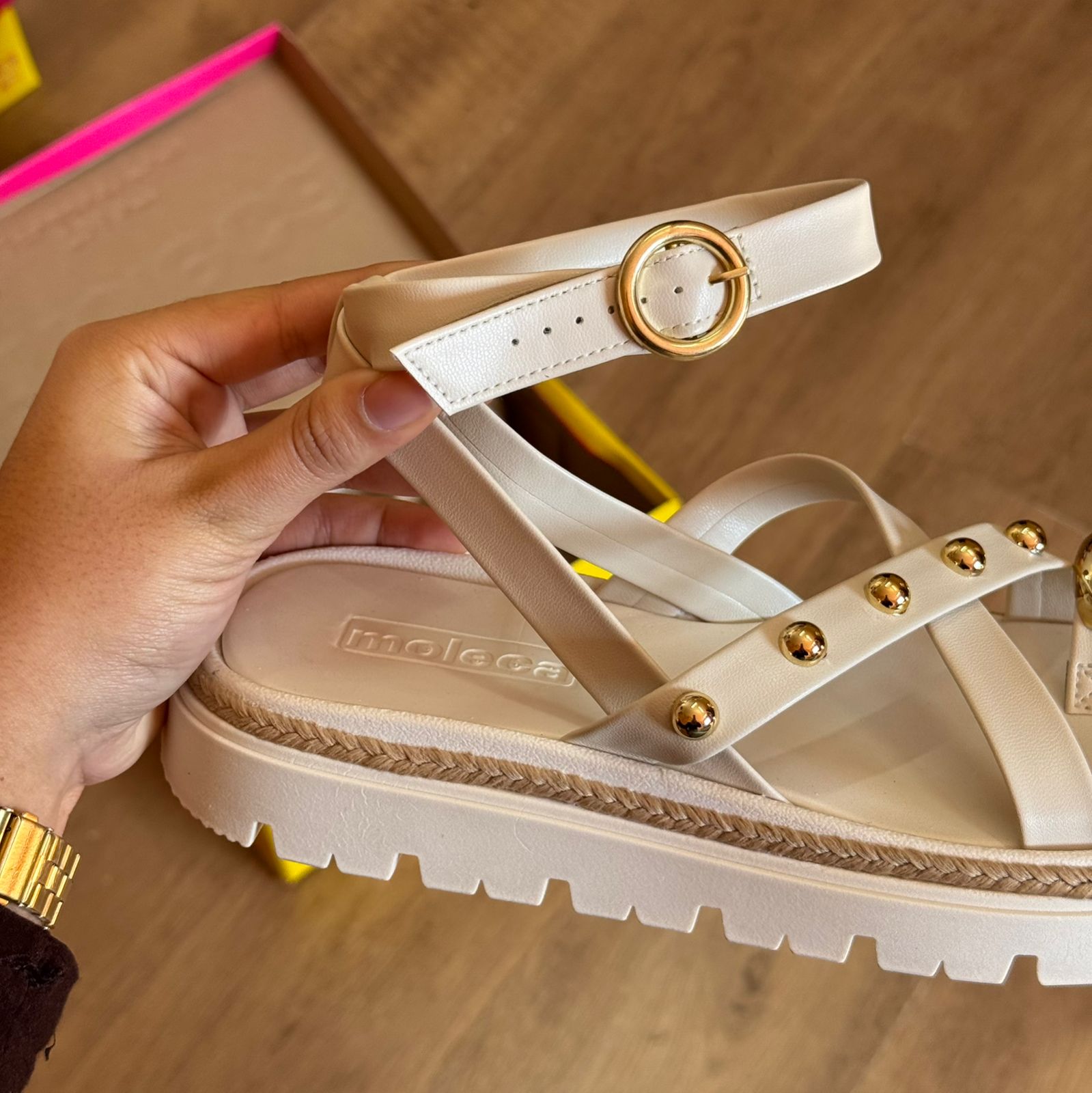 Sandália Moleca Tratorada Detalhe Dourado 5504.213