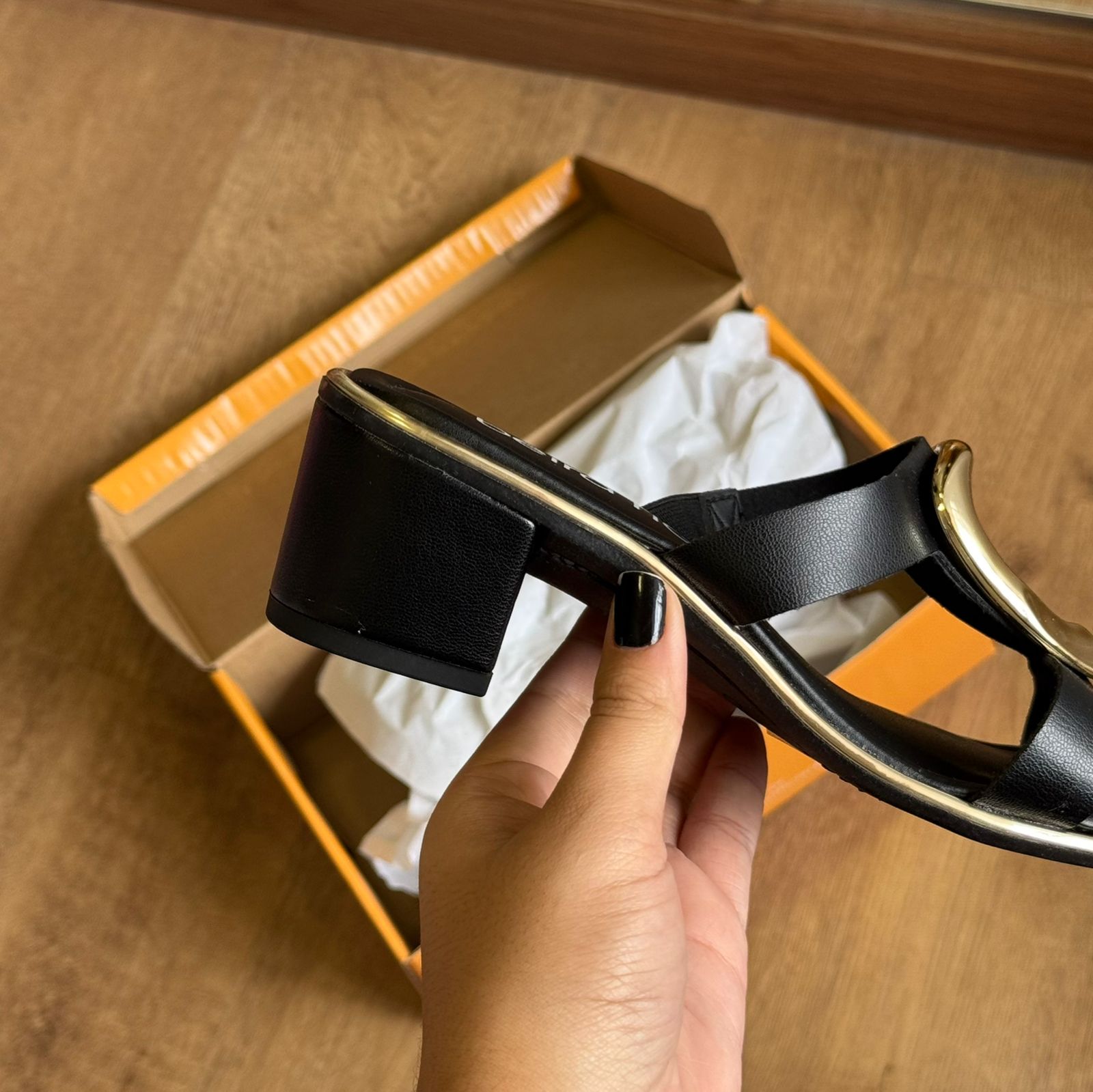 Sandália Beira Rio Salto Bloco Detalhe Circular Dourado 8379.257