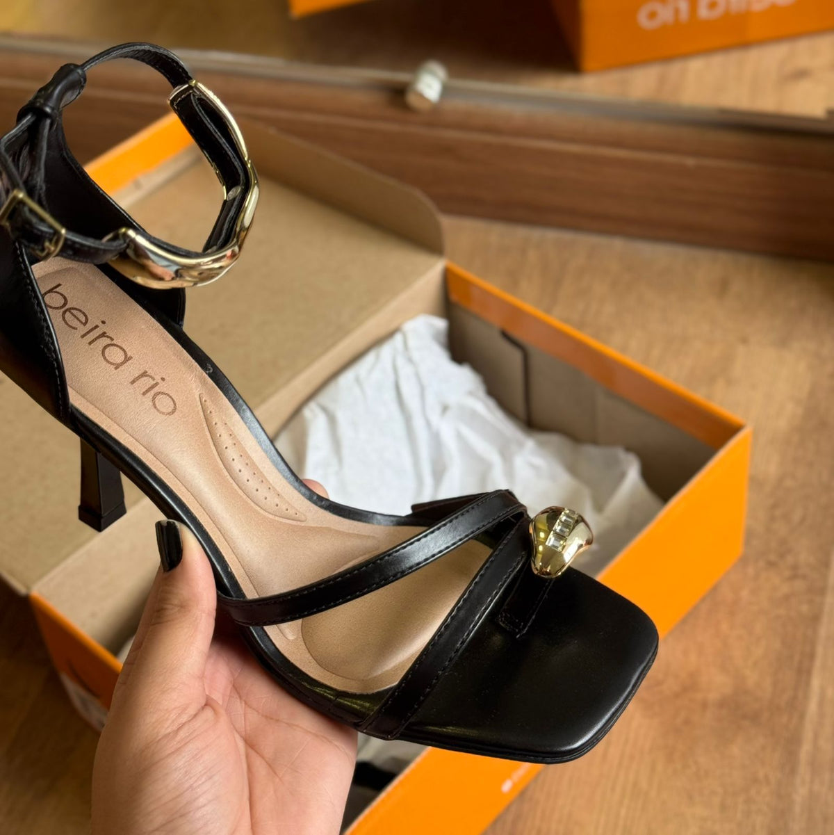 Salto Beira Rio Detalhe Dourado no Dedo e Calcanhar 8490.314