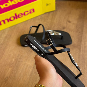 Sandália Rasteira Moleca Detalhe Dourado na Tira 5552.201
