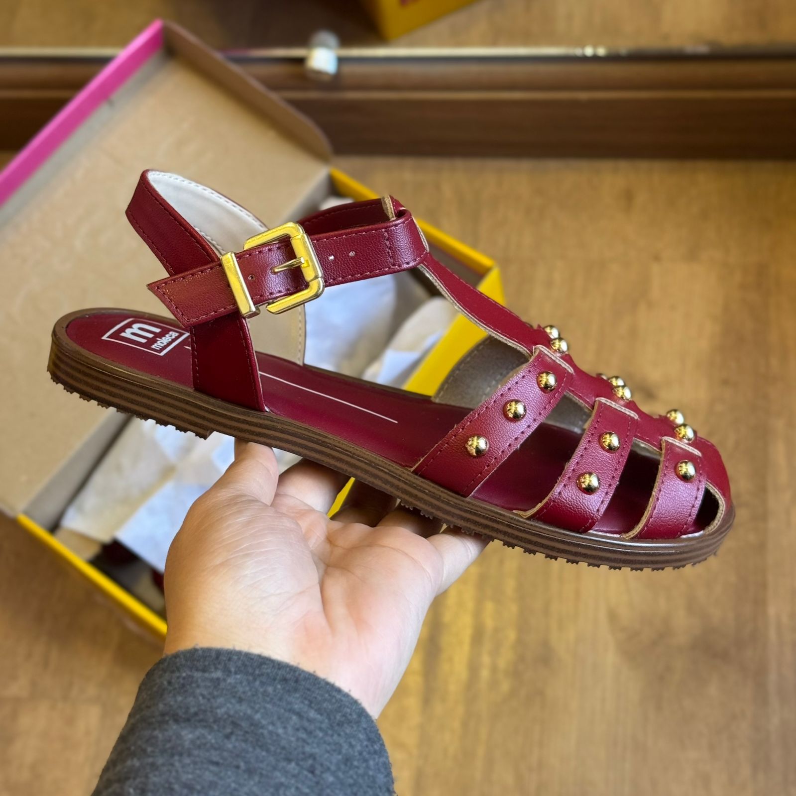 Sandália Moleca Rasteira Pedrinhas Douradas 5555.202