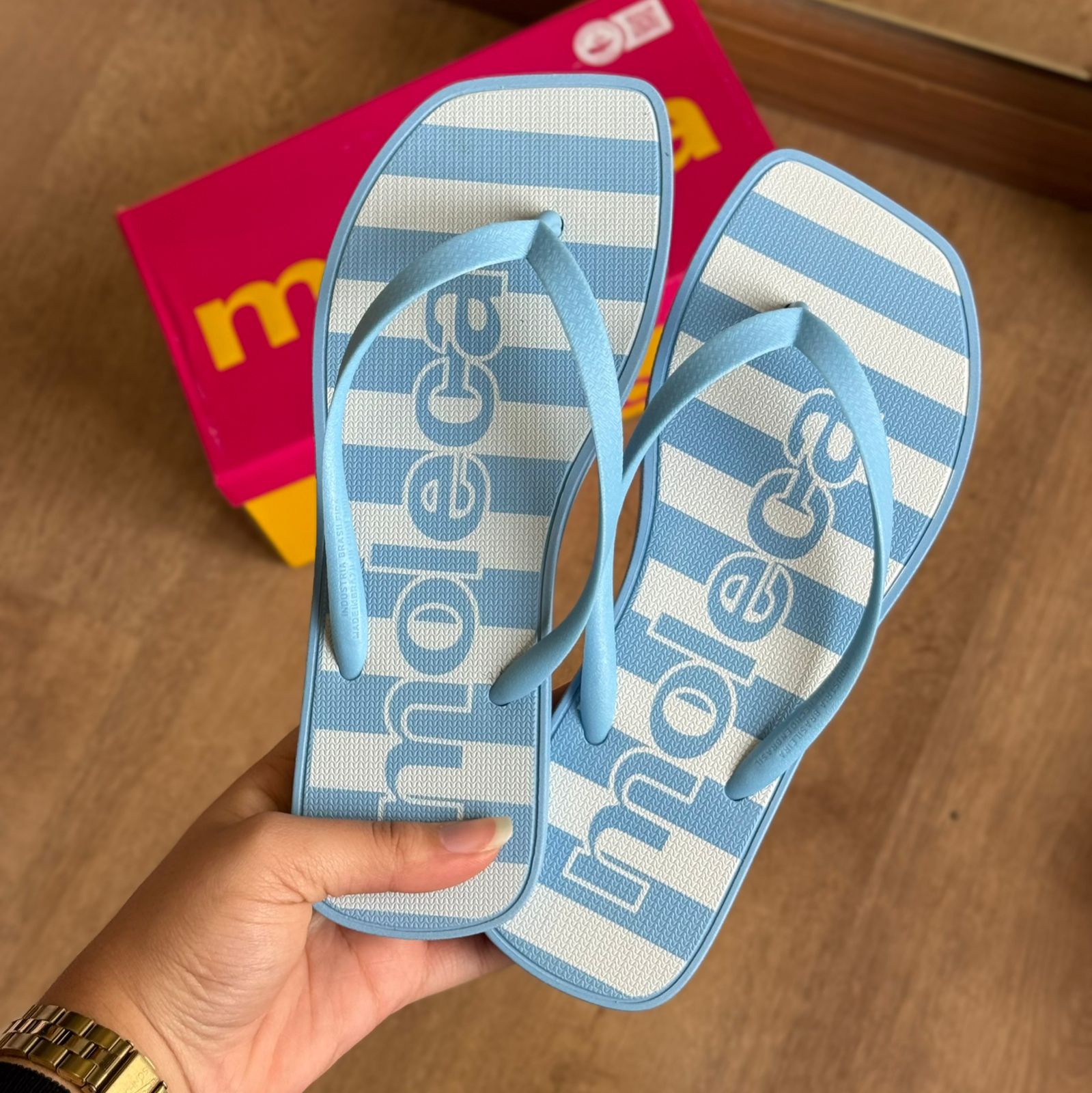 Chinelo de Dedo Moleca Listras 5552.300