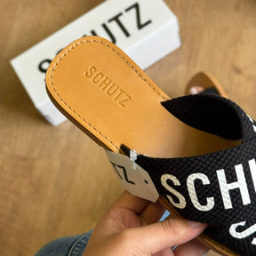 Sandália Schutz  Rasteira de X  Logo S208890004