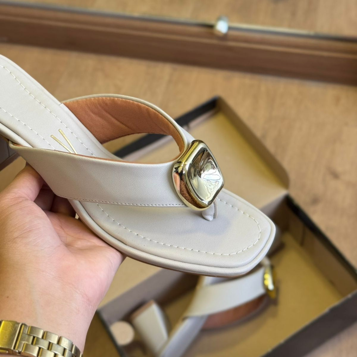 Sandália Vizzano Quadrado Dourado 6530.104