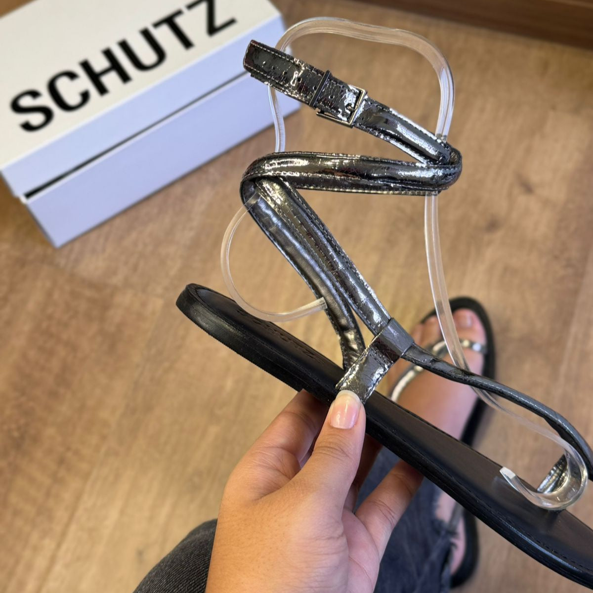 Sandália Schutz Rasteira Metalizada S042370334