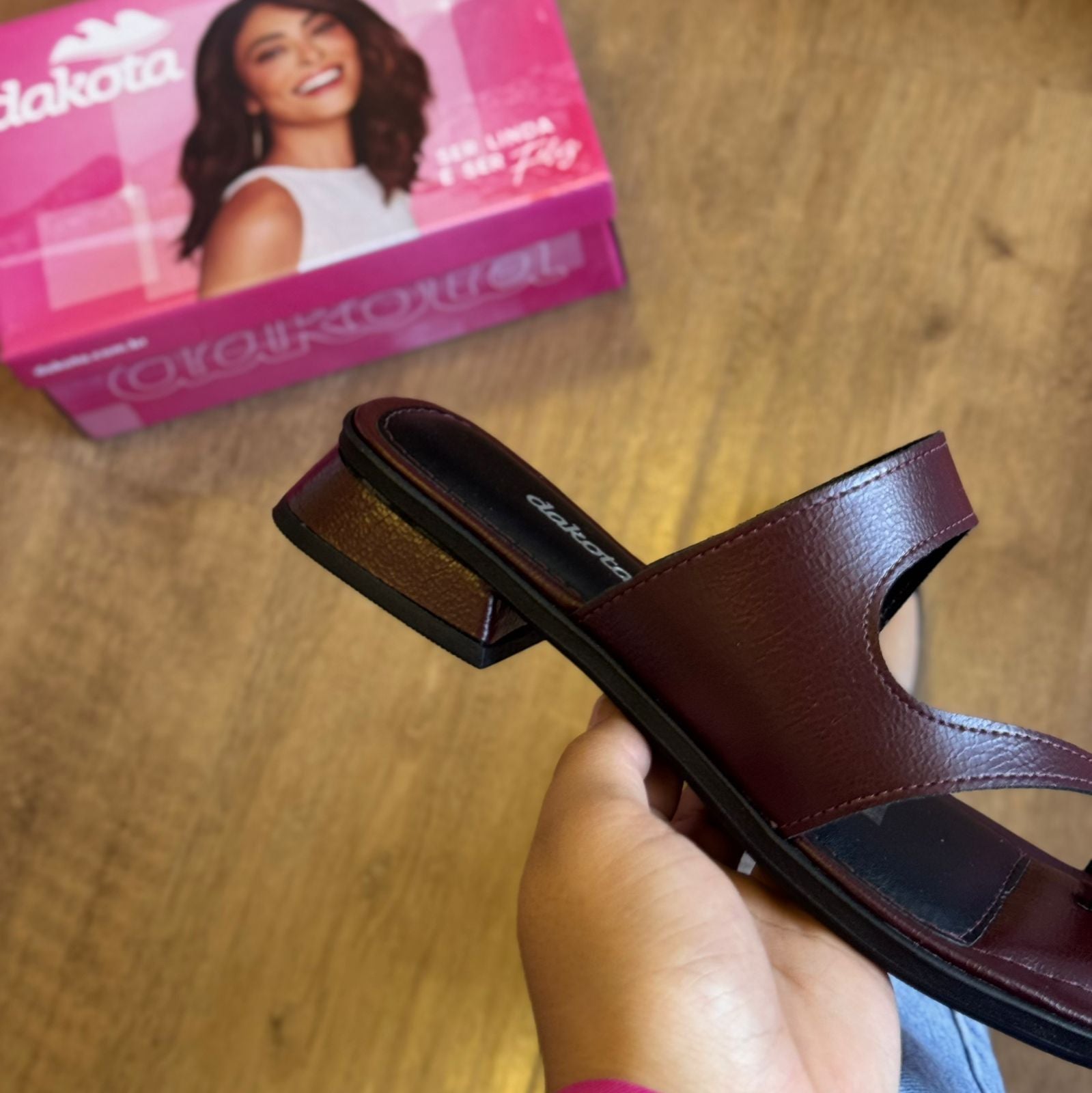 Sandália Dakota Salto Baixo Detalhe no Dedo Y8874