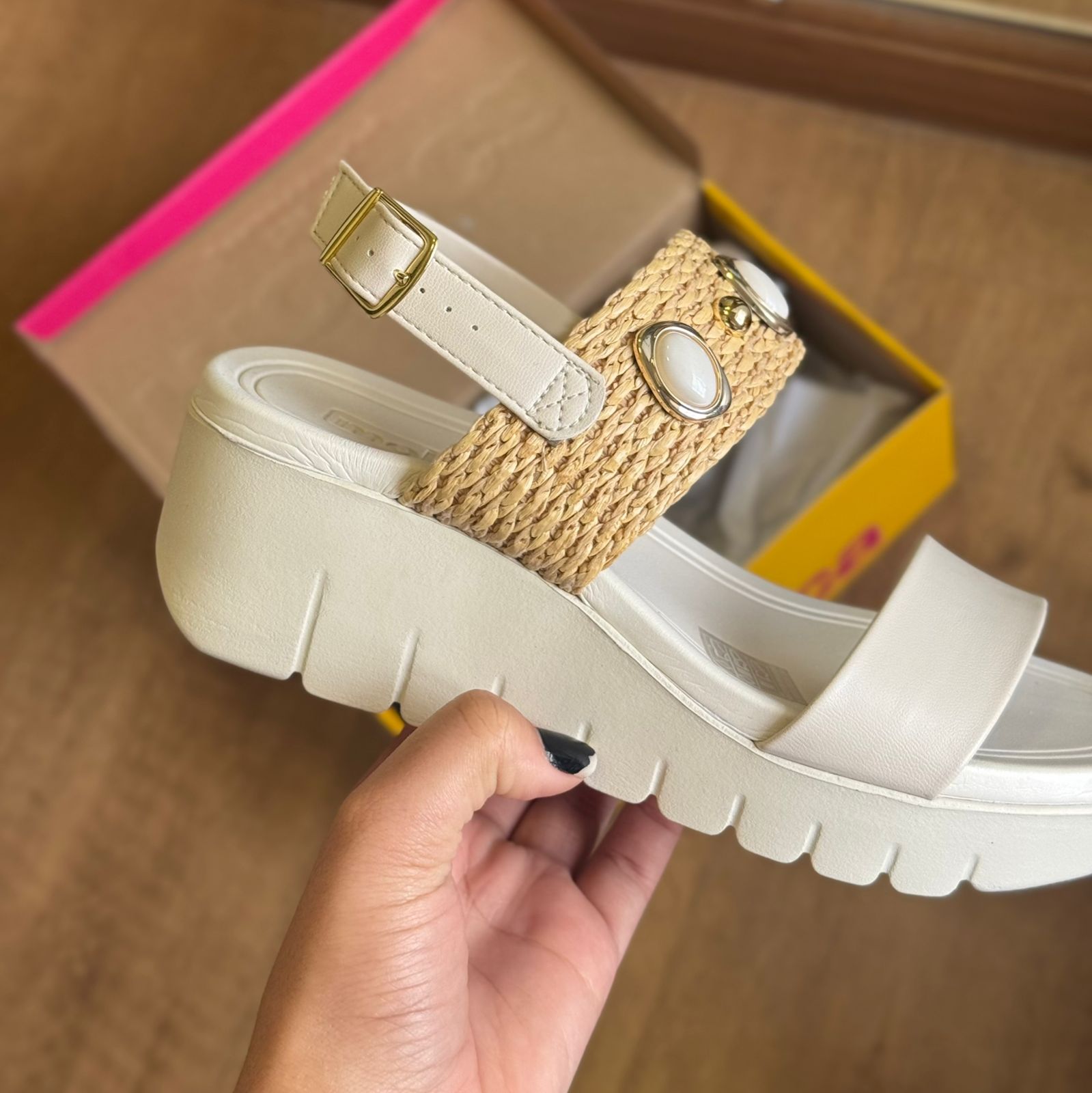 Sandália Moleca Plataforma Detalhes nas Tiras 5536.110