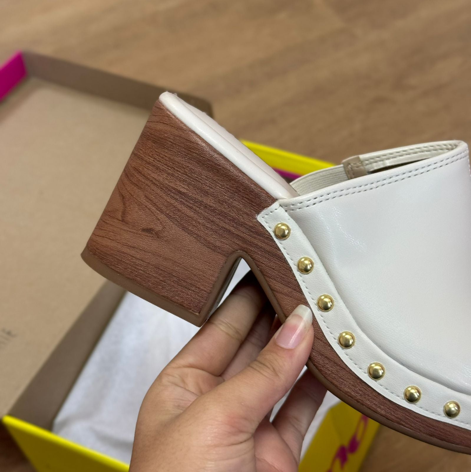 Salto Moleca Grampo Dourado 5549.107