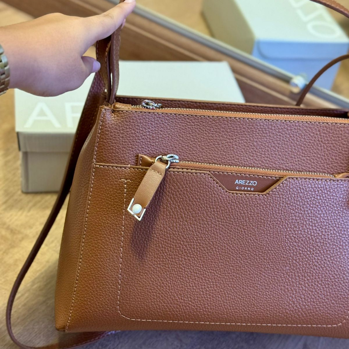 Bolsa Arezzo Emilly Grande Pouch A581000497