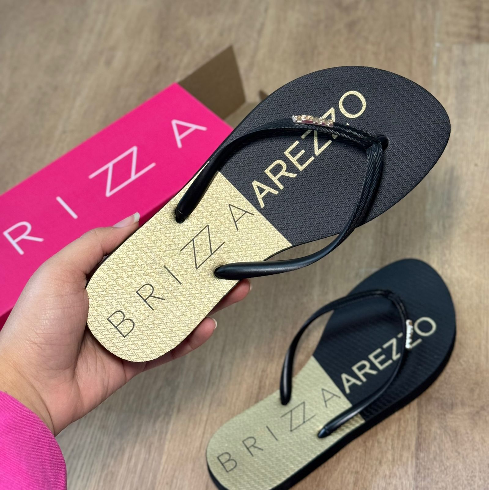 Chinelo de Dedo Arezzo Bicolor Z190260142