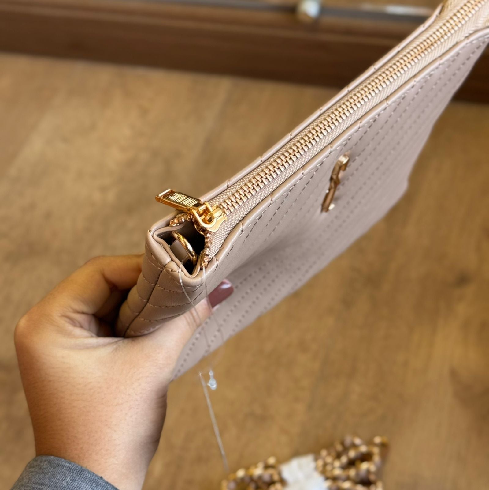 Bolsa Carteira Santa Lolla Matelassê Bege com Corrente 0470.547F