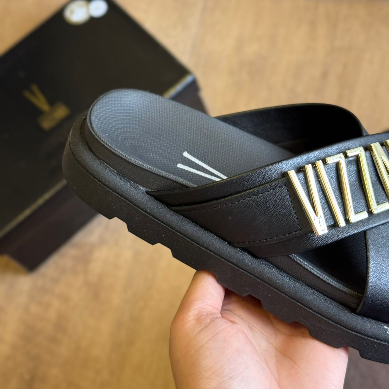 Sandália Vizzano Papete em X Detalhe da Marca 6510.122