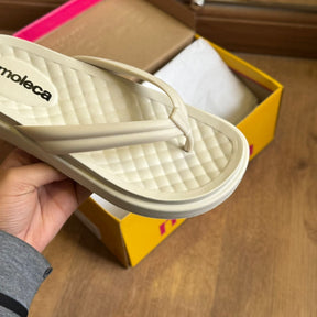 Chinelo de Dedo Moleca 5554.100