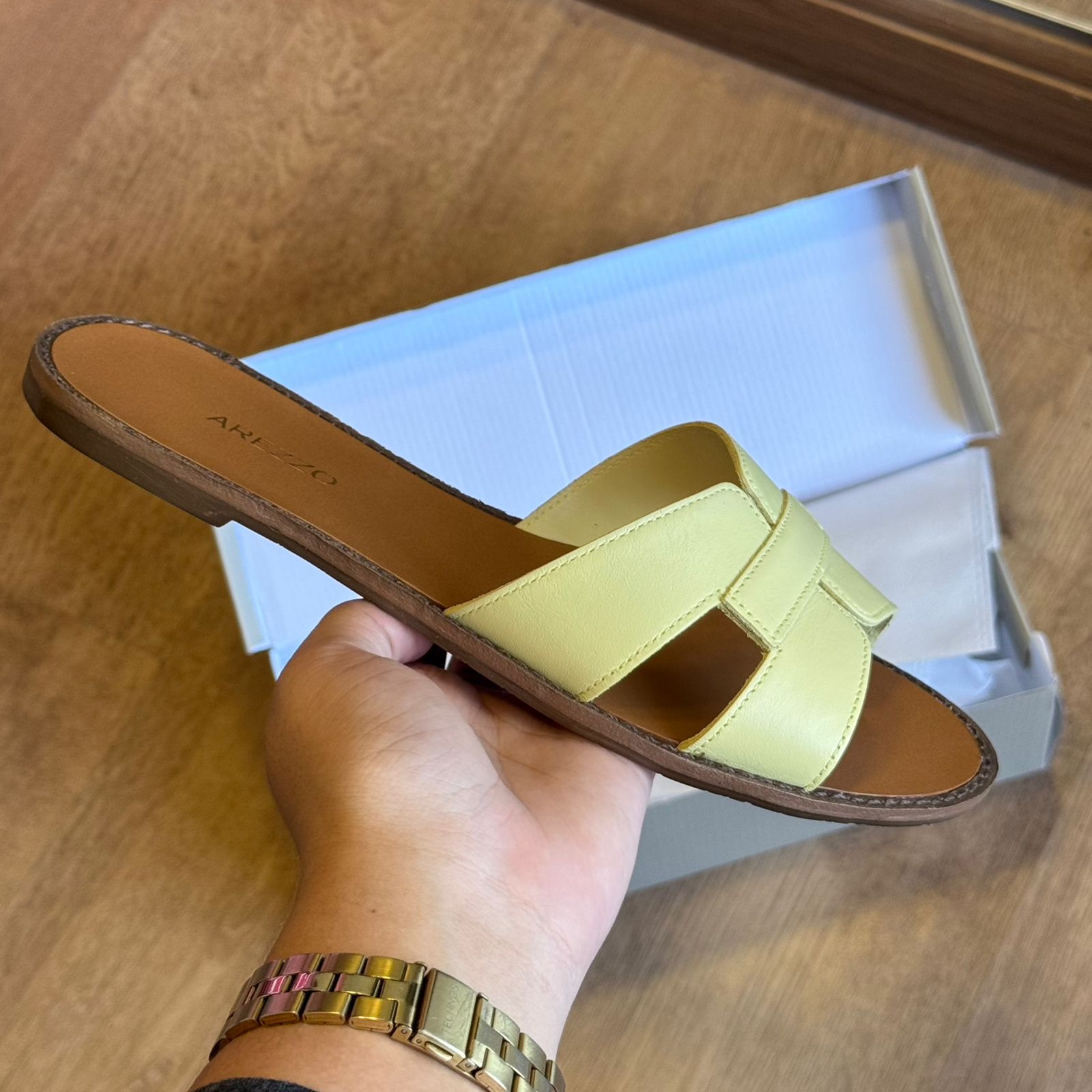 Chinelo Couro Arezzo Essenciais A110570001