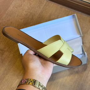 Chinelo Couro Arezzo Essenciais A110570001