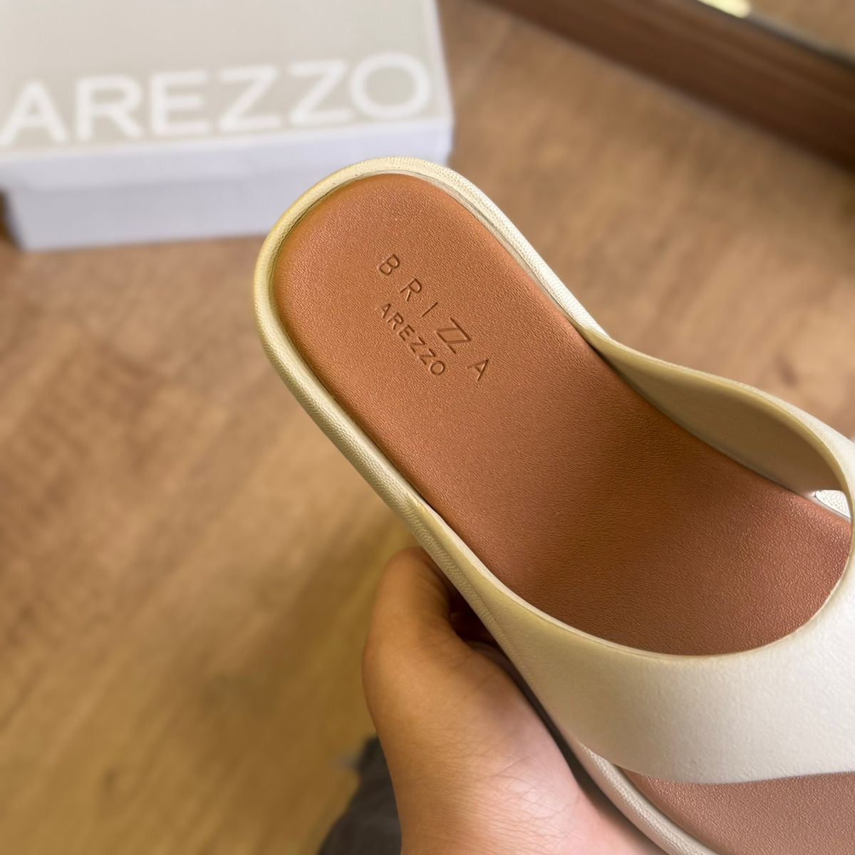 Sandália Arezzo Flatform Bicolor Tira Z191690001
