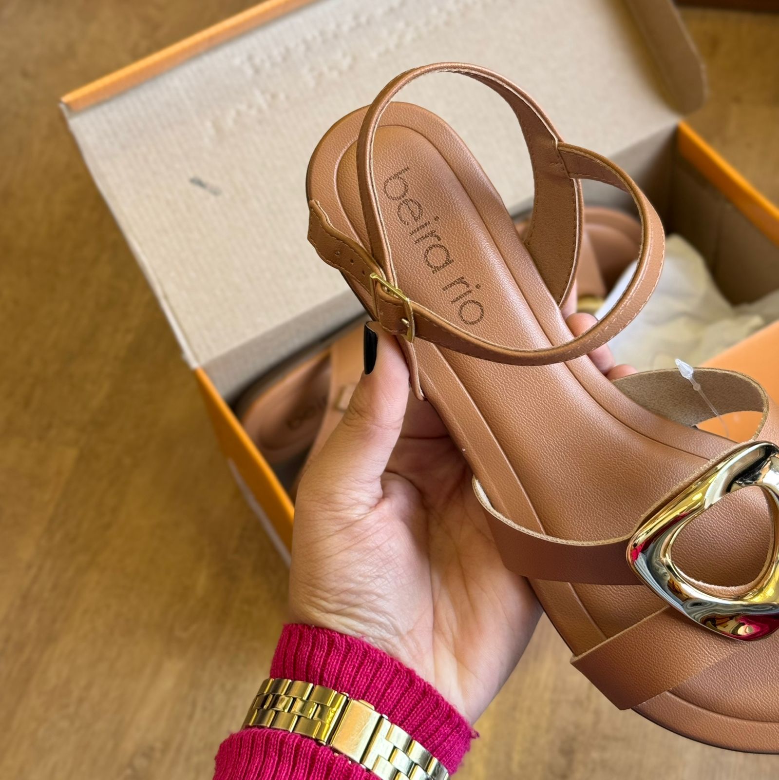 Sandália Rasteira Beira Rio Circulo Dourado nas Tiras 8367.872