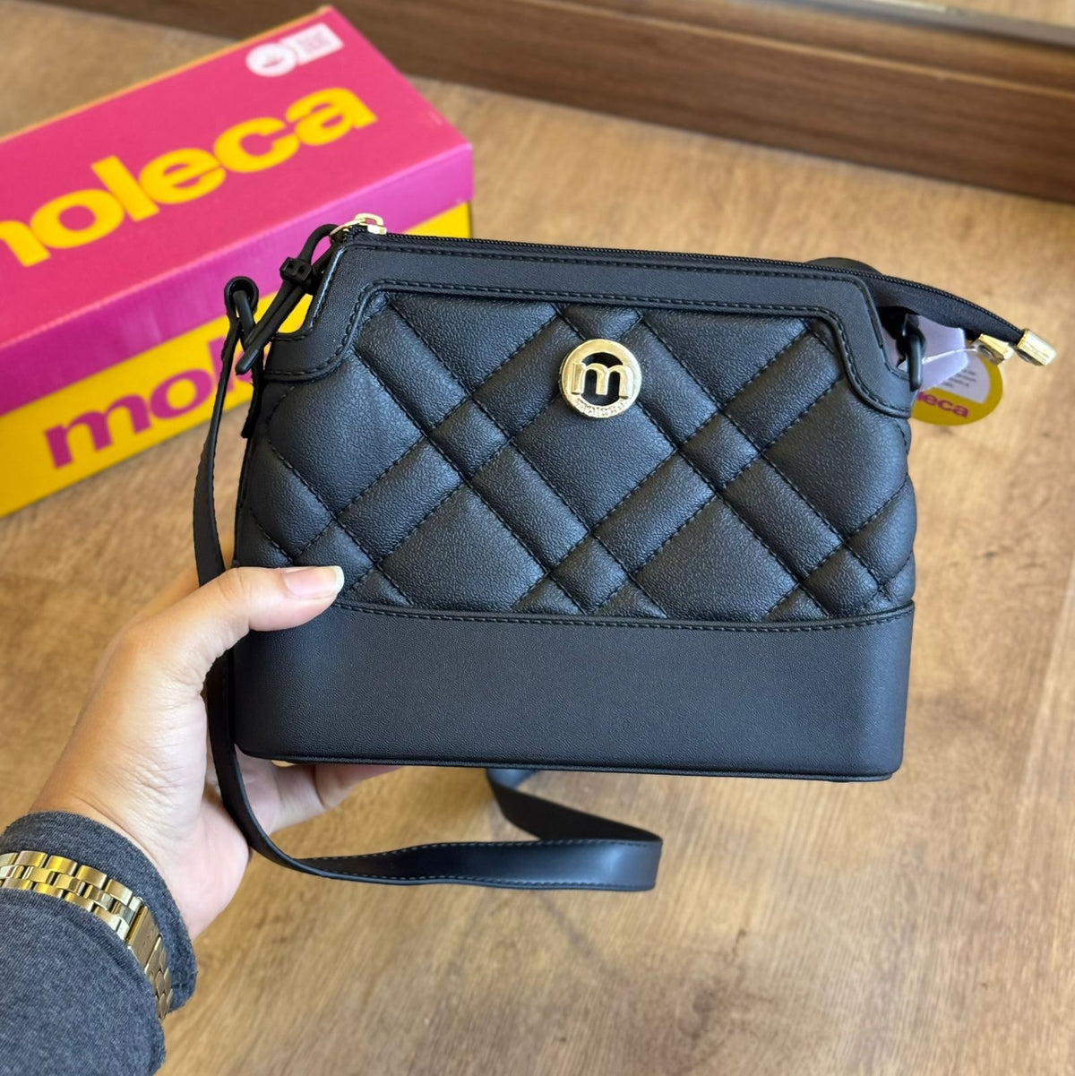 Bolsa Moleca Letra M Dourado 50062.1.31