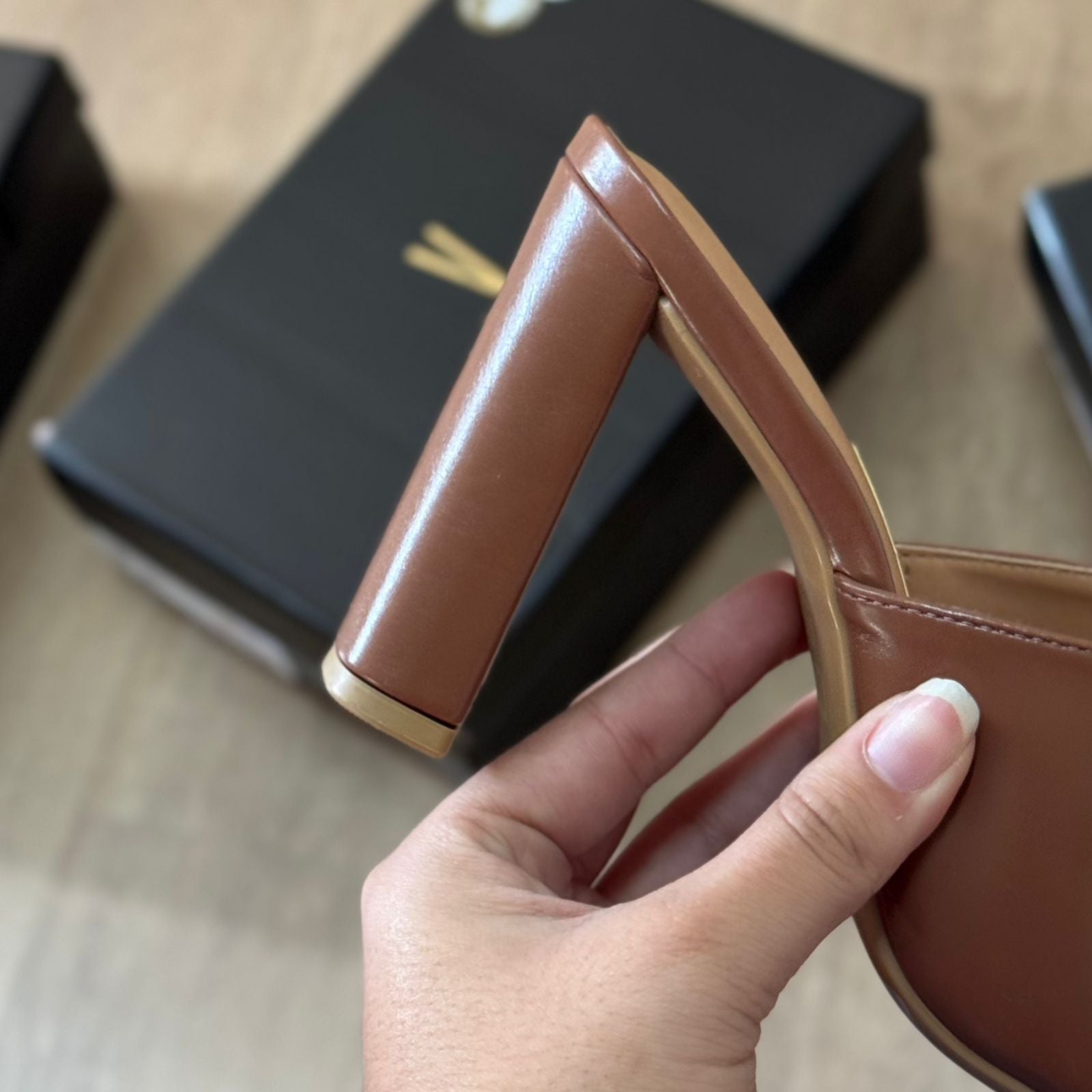 Salto Vizzano Bloco Detalhe Dourado no Dedo 6550.101