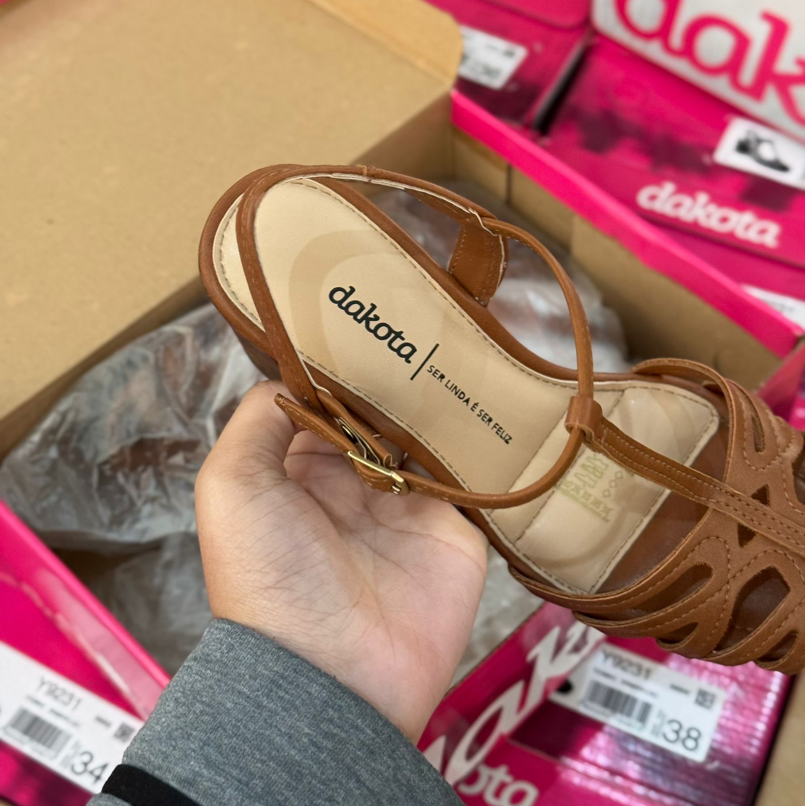 Sandália Dakota Salto Bloco Tiras Entrelaçadas Y9231