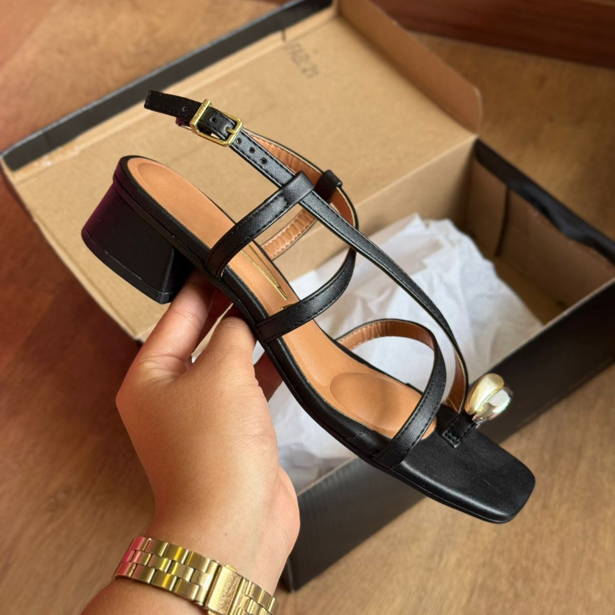 Sandália Vizzano Detalhe Dourado no Dedo 6454.123