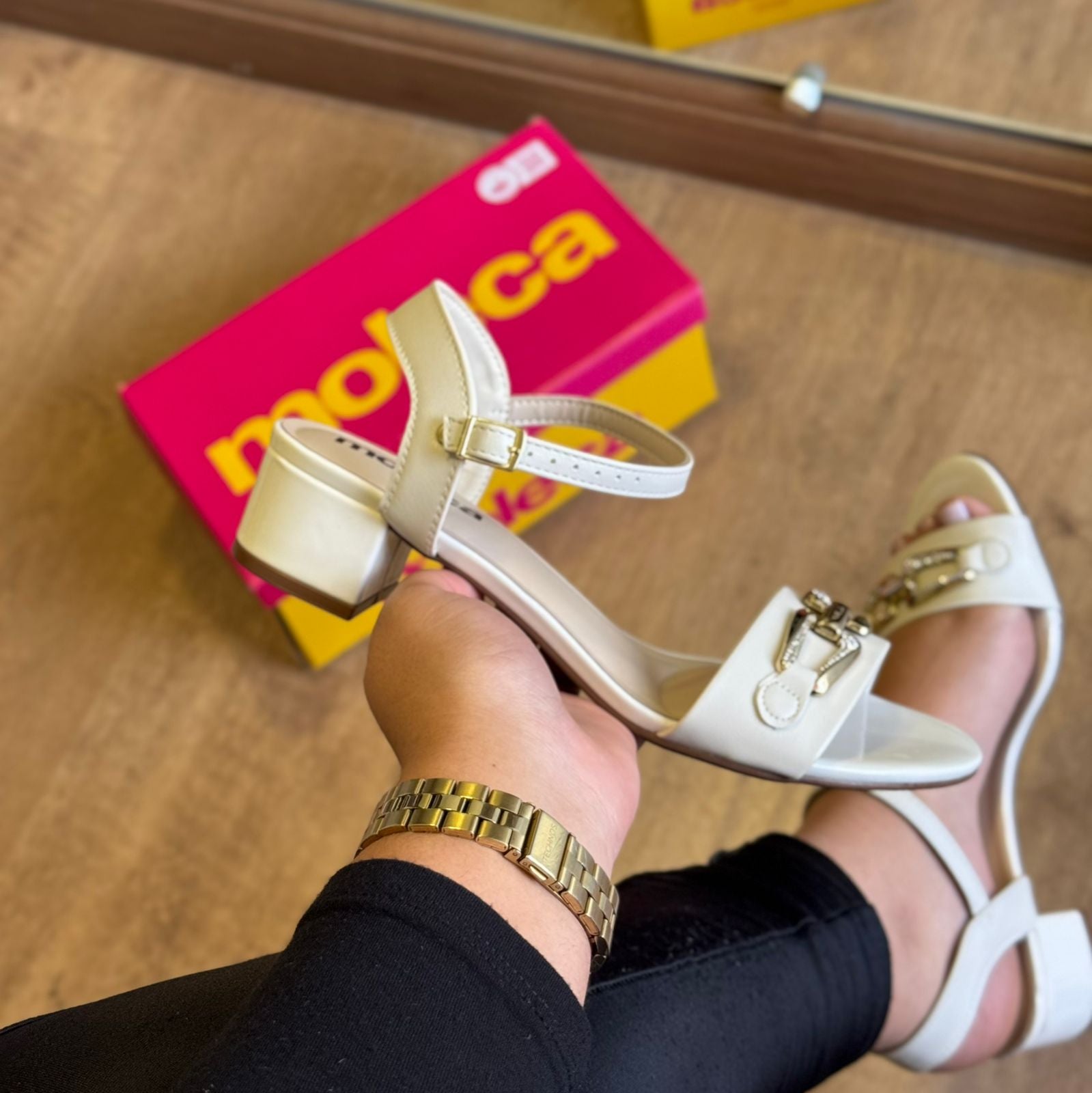 Sandália Moleca Ouro e Diamante 5259.880