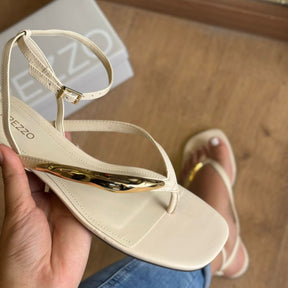 Sandália Arezzo de Salto com Detalhe na Tira A135610010