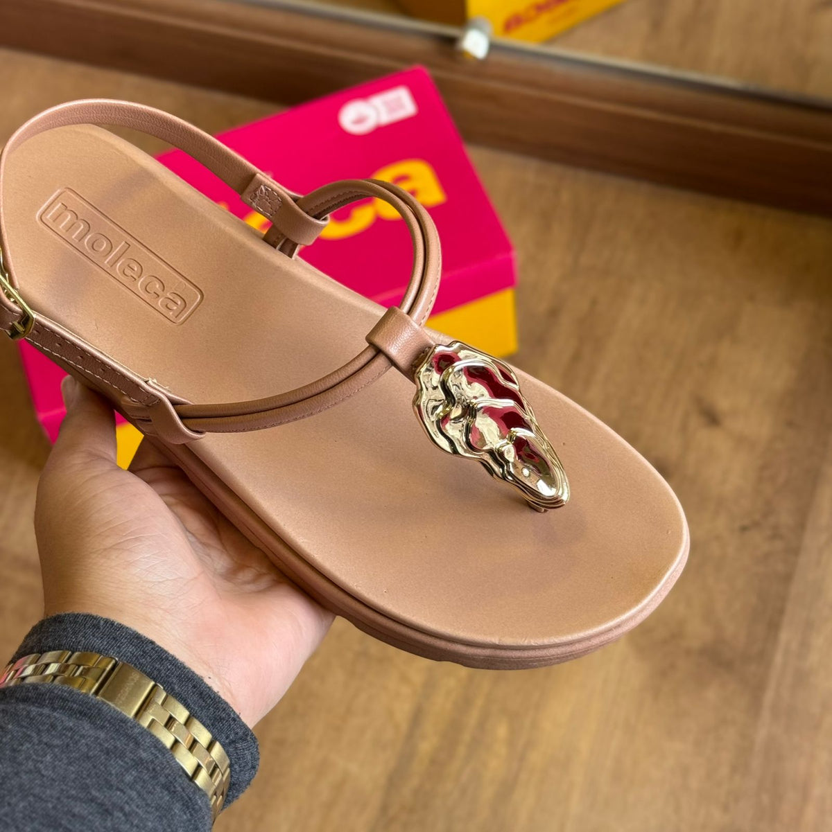 Sandália Moleca Detalhe Dourado de Folha 5490.122