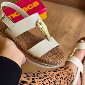 Sandália Moleca Detalhe Dourado no Cabedal 5447.526