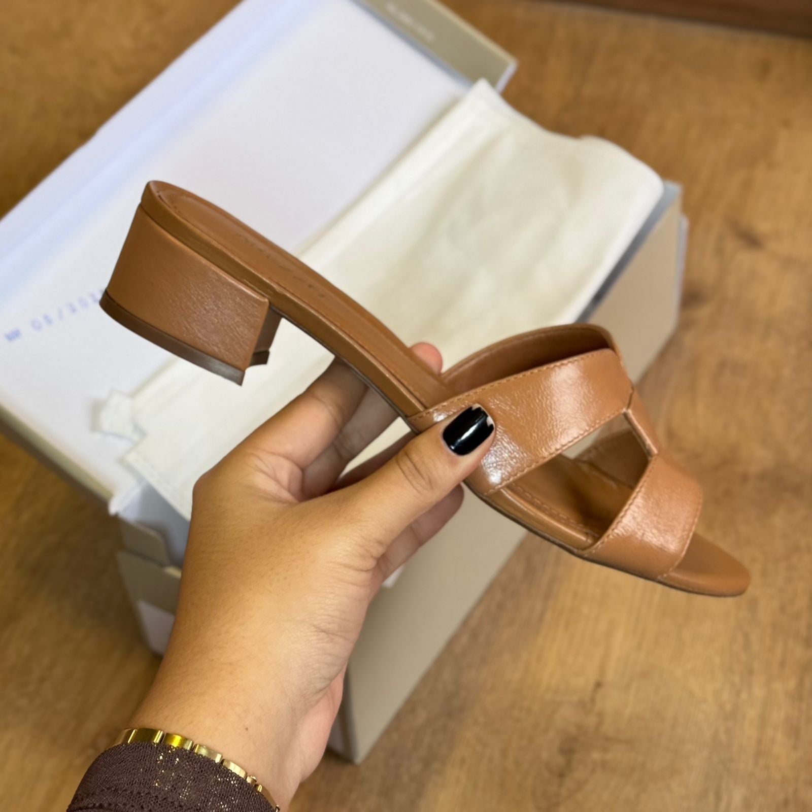 Tamanco Arezzo Couro Salto Bloco Tira Vazada A031990246