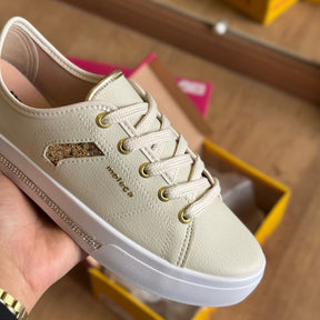 Tênis Moleca Detalhes Dourados 5667.646