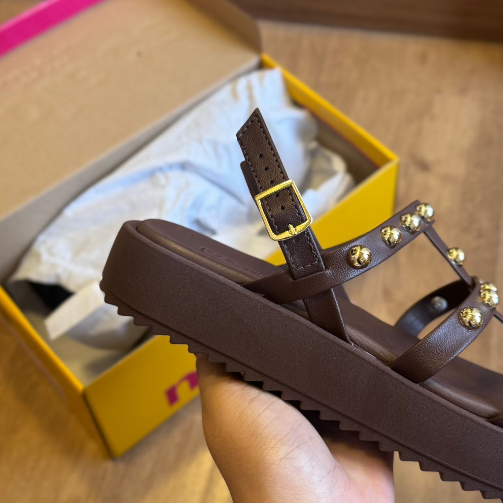 Sandália Moleca Detalher de Bolinhas Douradas 5489.119