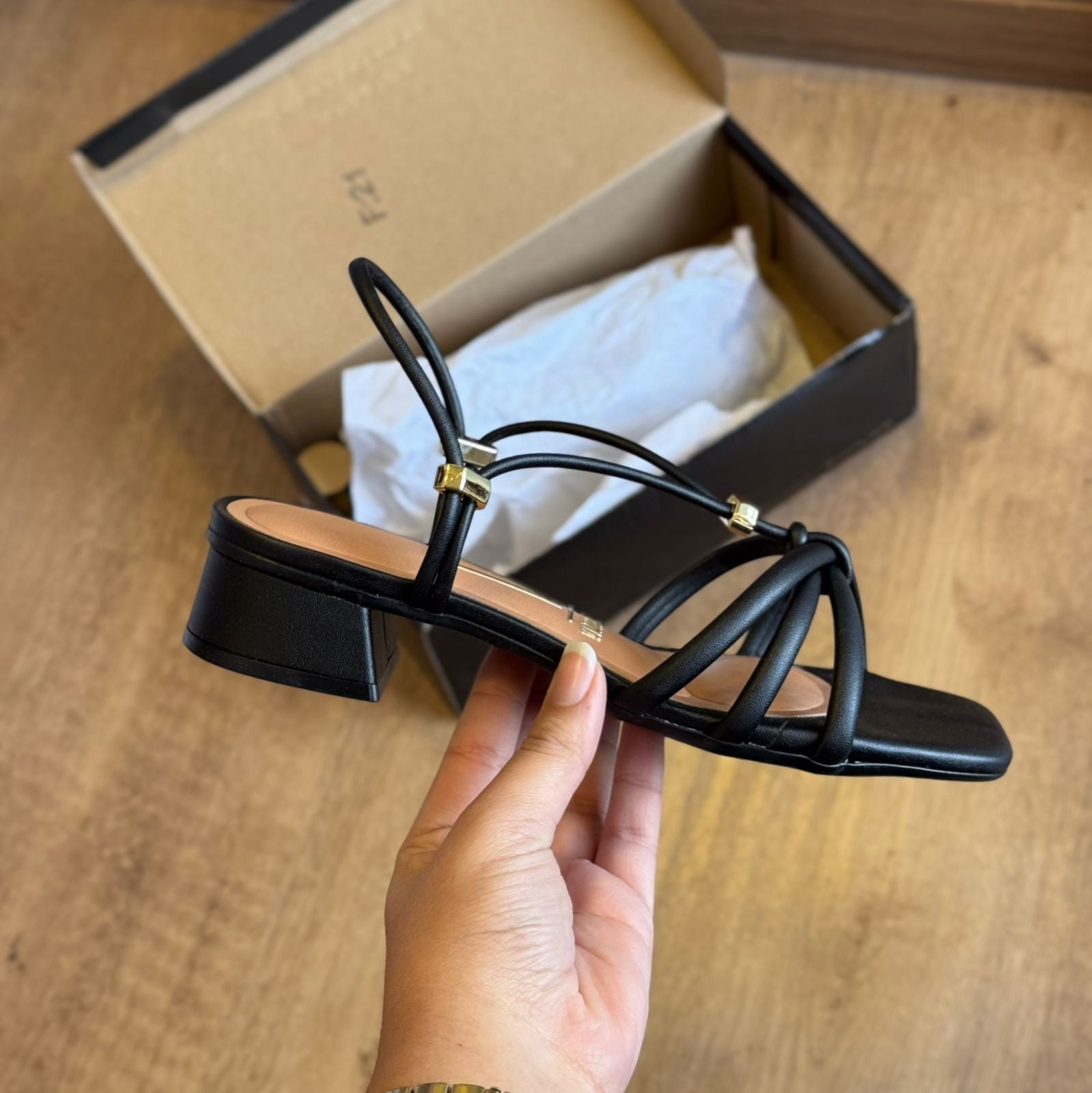 Sandália Vizzano Salto Baixo Tiras Finas 6454.129