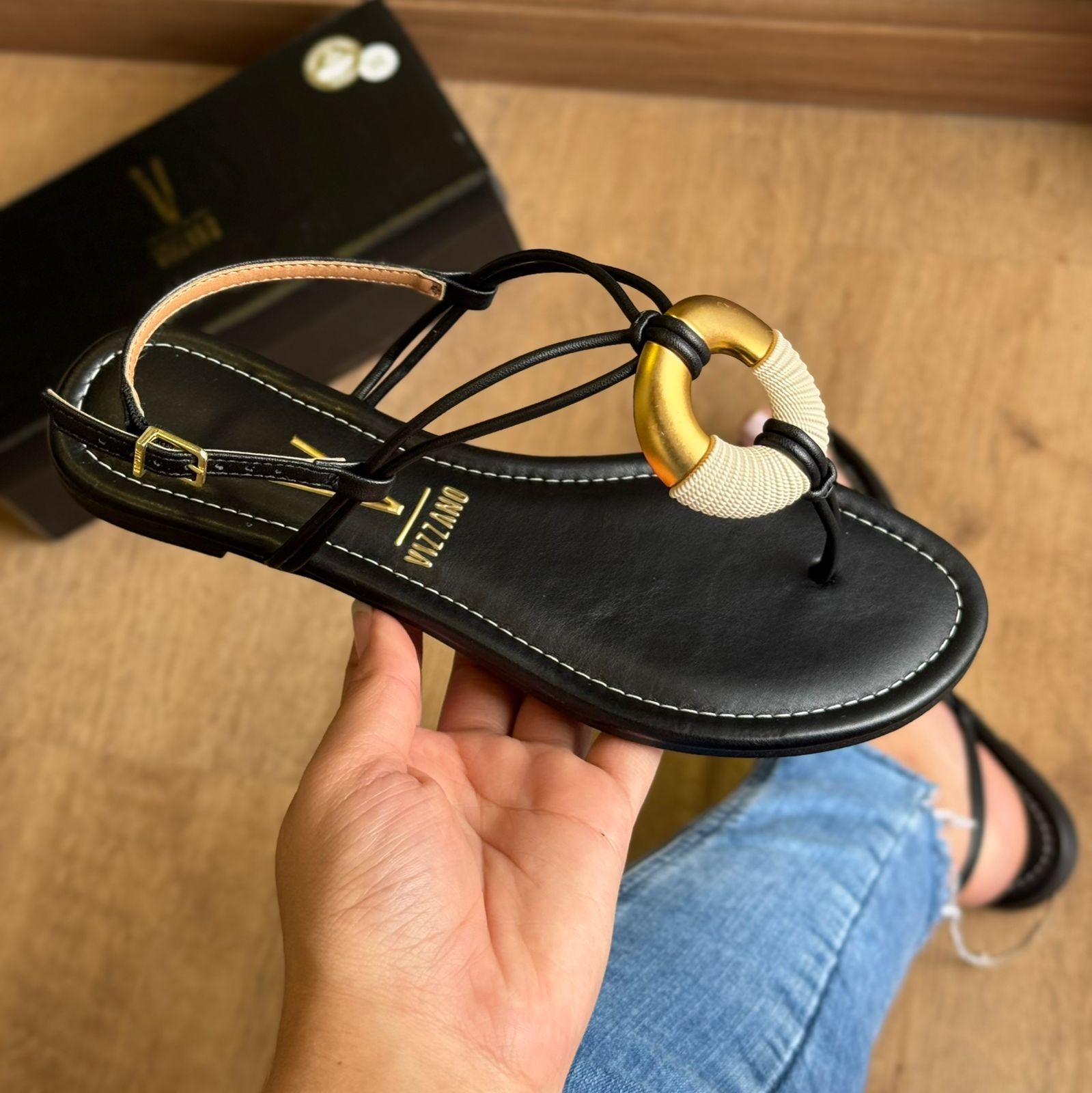 Sandália Vizzano Rasteira Detalhe nas Tiras 6371.1001