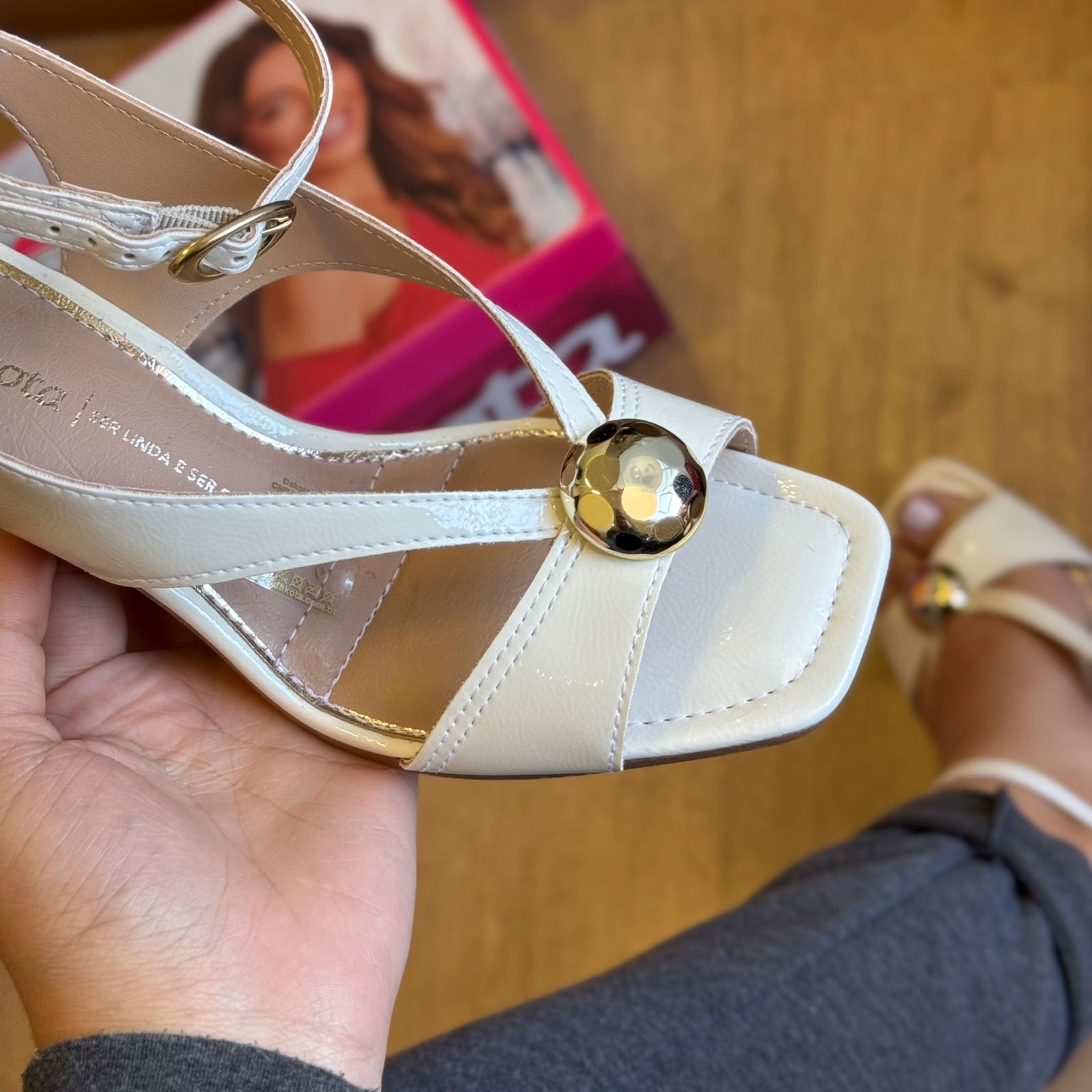 Salto Dakota Colmeia de Ouro Y9081