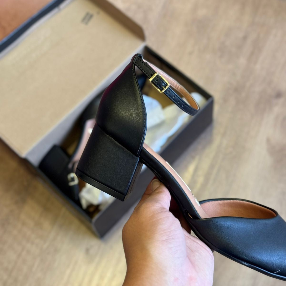 Sandália Vizzano com Bico Fino e Salto Bloco 1220.317