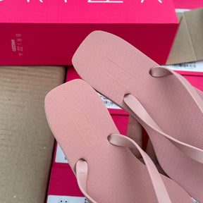 Chinelo Arezzo Geometria Dourada Z190620039