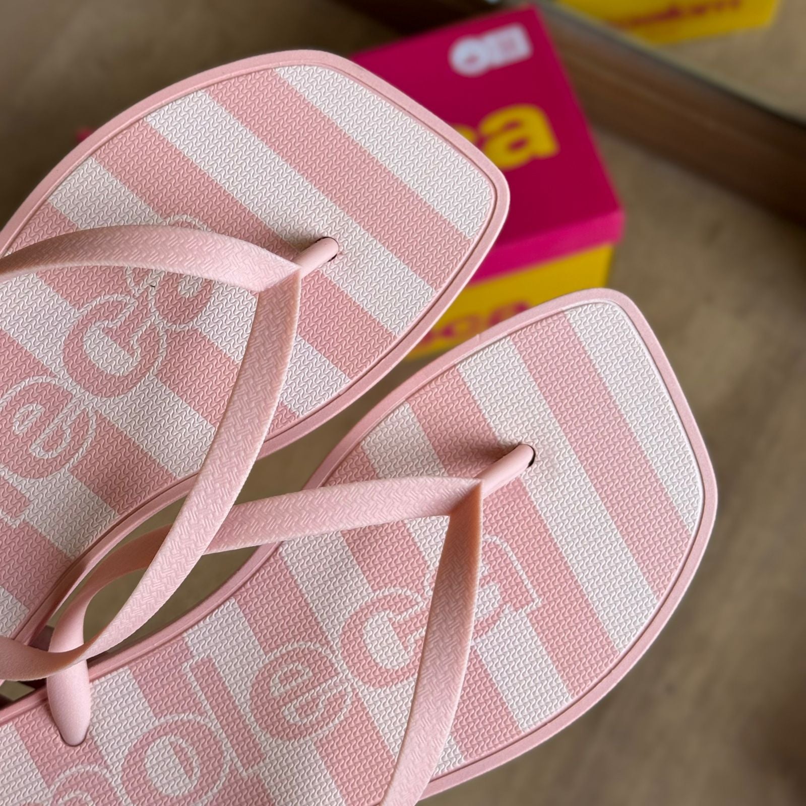 Chinelo de Dedo Moleca Listras 5552.300