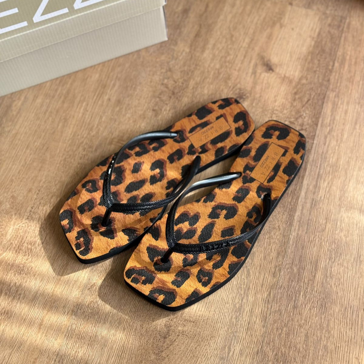 Chinelo de Dedo Arezzo Animal Print Square Z190270243