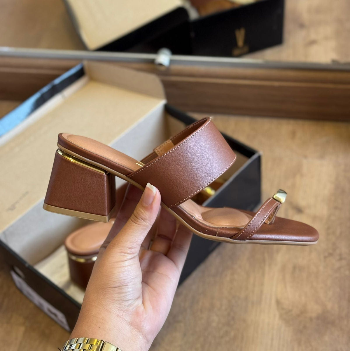 Sandália Vizzano Salto Bloco Hálux Dourado 6428.148