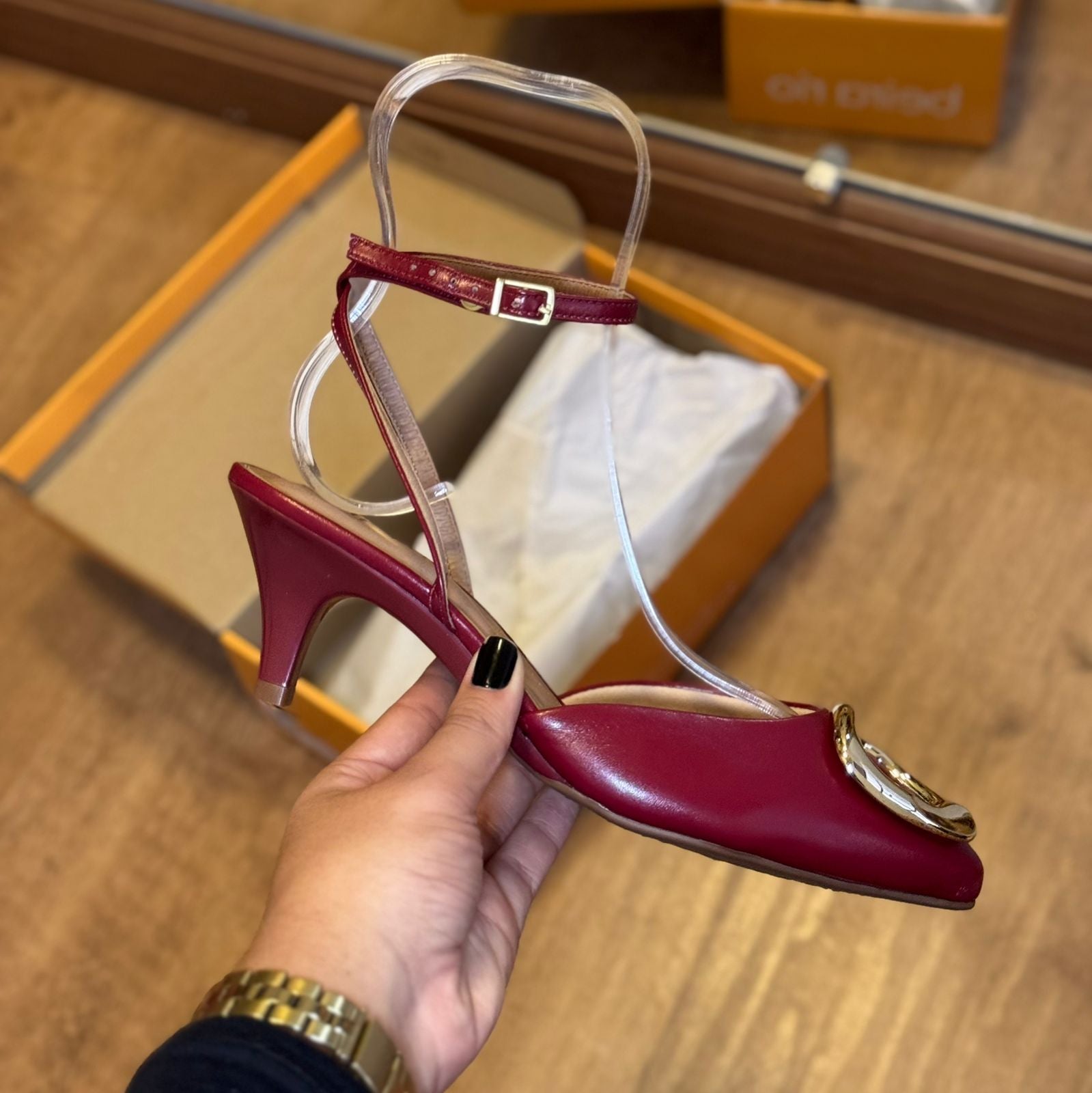 Scarpin Beira Rio Bico Fino Detalhe Dourado 4076.1320