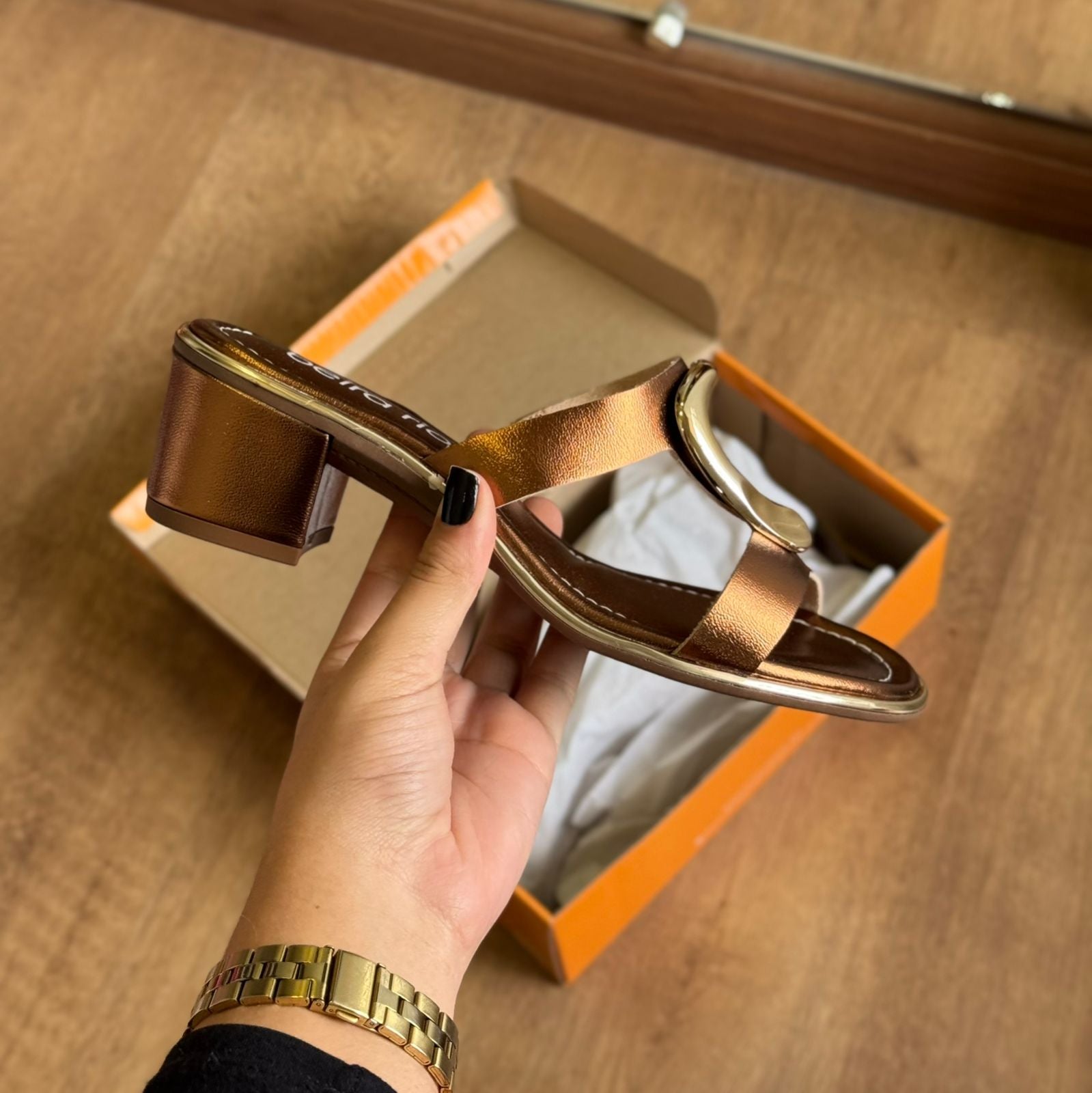 Sandália Beira Rio Salto Bloco Detalhe Circular Dourado 8379.257