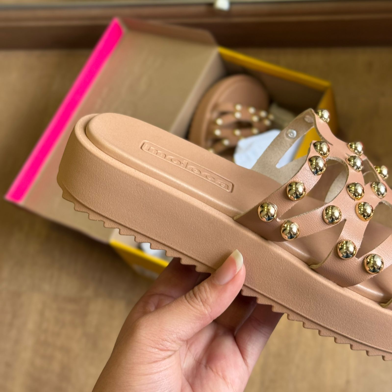 Sandália Moleca Papete com Bolinhas Douradas 5489.121