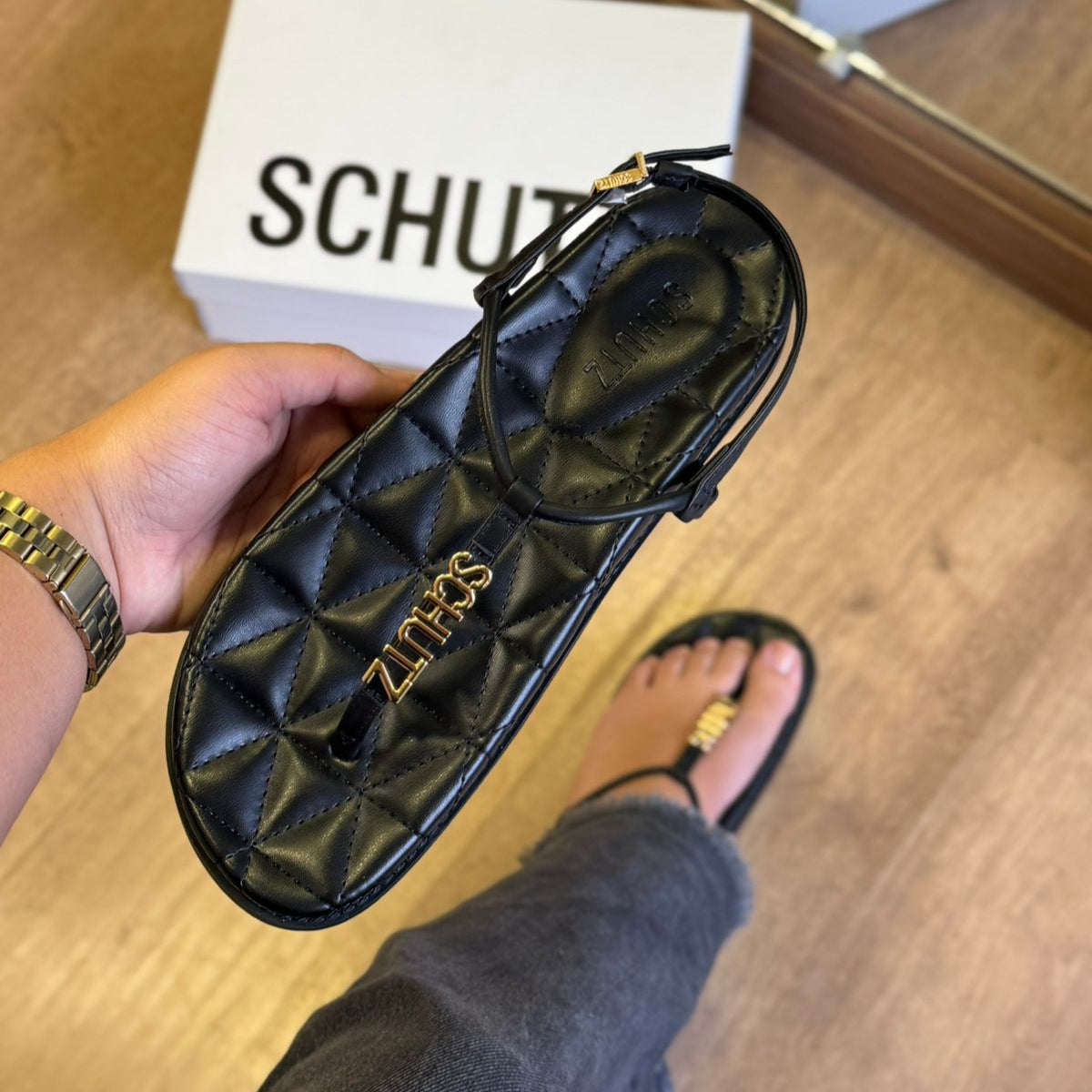 Sandália Schutz Detalhe Letreiro da Marca S215640421