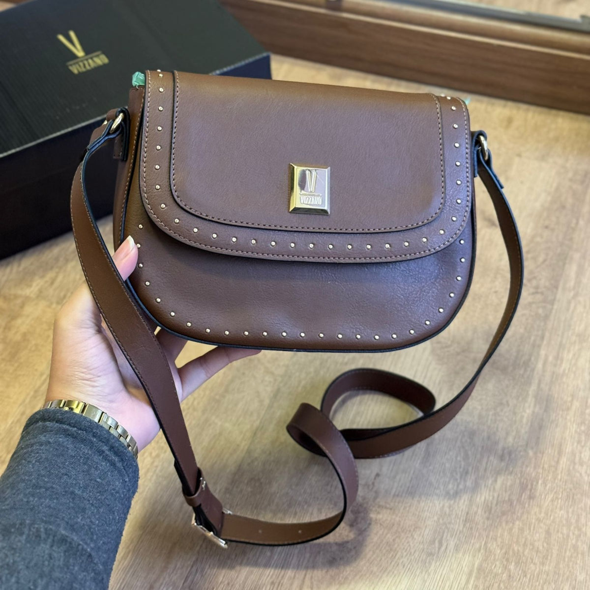 Bolsa Vizzano Placa Dourado 10085.2