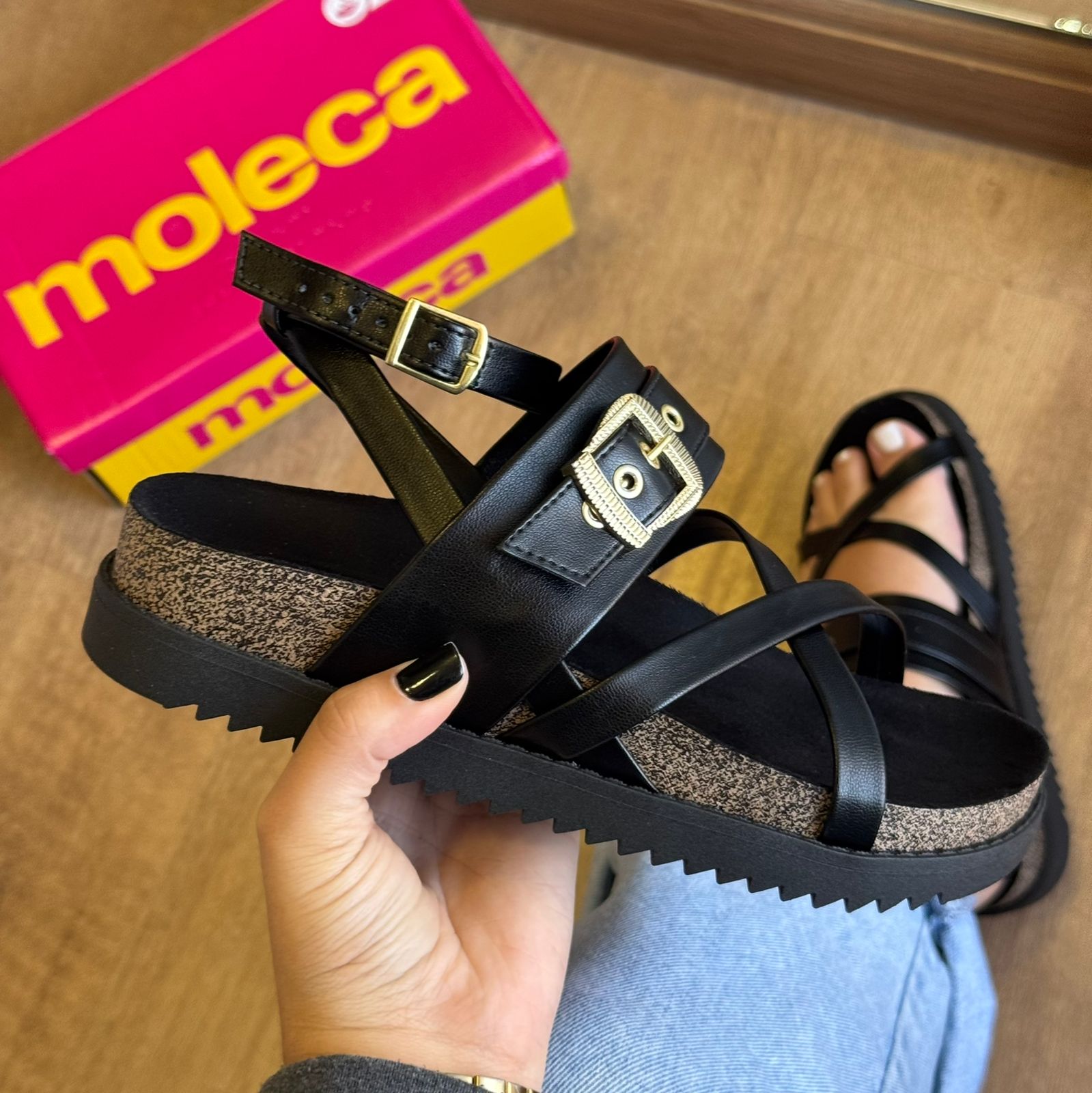 Sandália Moleca com Ajuste Tratorada 5500.113