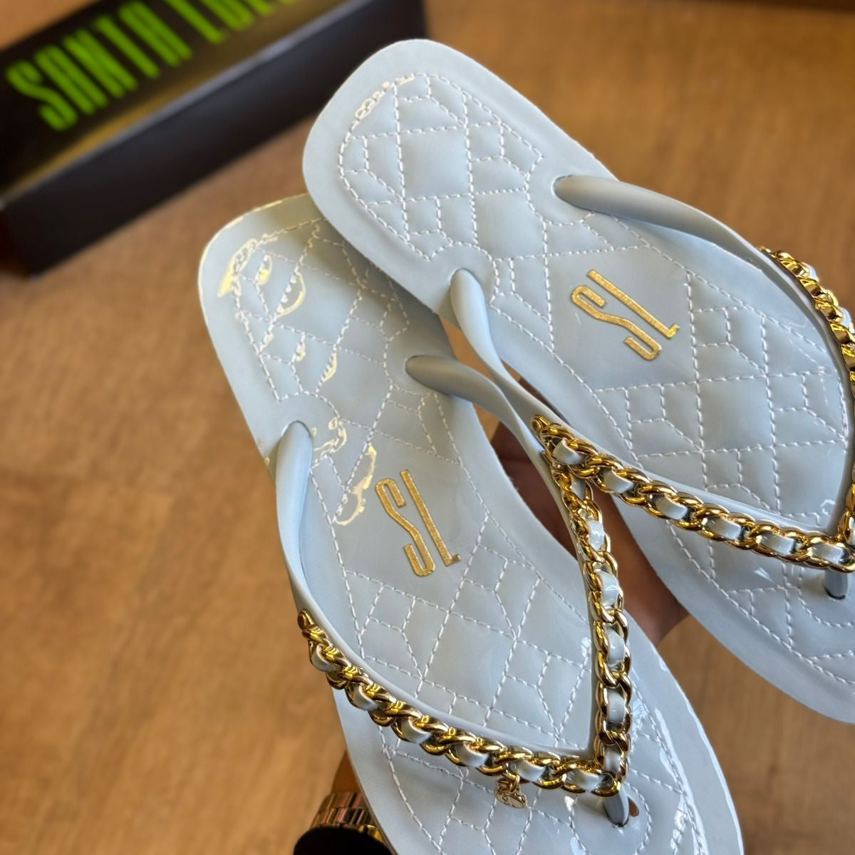 Sandália Santa Lolla Flip Flop Corrente Dourada 0106.0D67